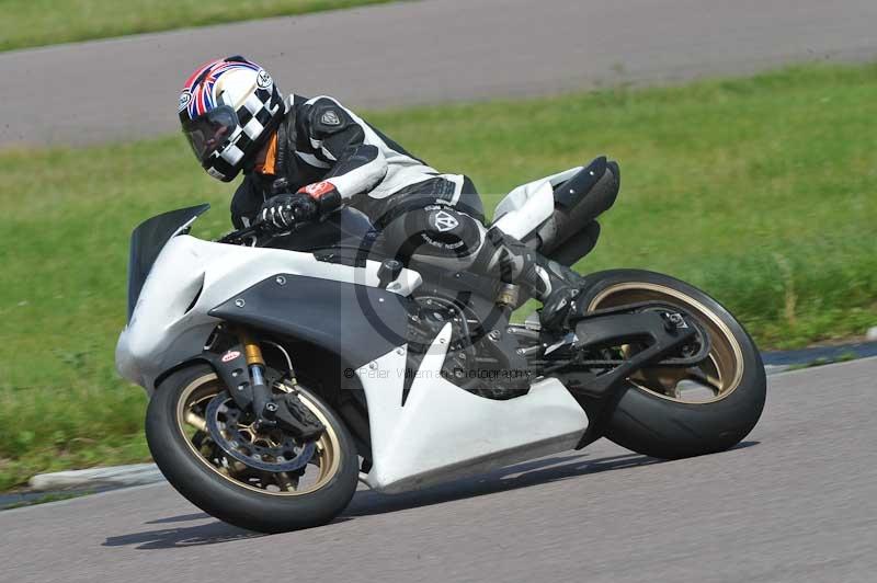 Motorcycle action photographs;Rockingham;Rockingham photographs;Trackday digital images;event digital images;eventdigitalimages;no limits trackday;peter wileman photography;rockingham corby northamptonshire;trackday;trackday photos