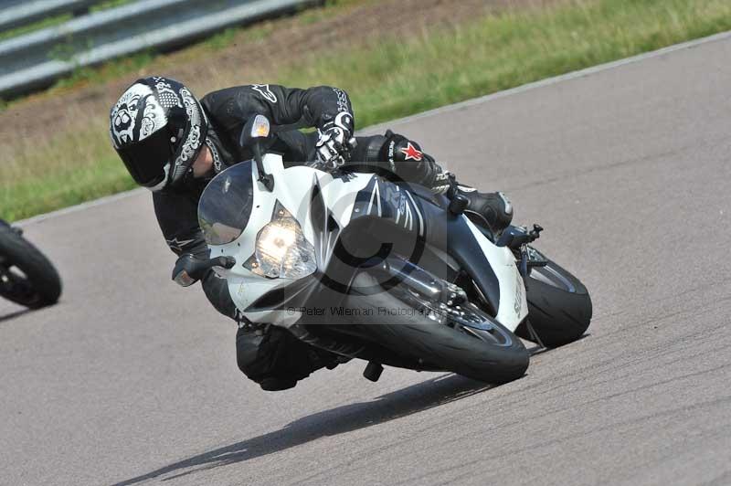 Motorcycle action photographs;Rockingham;Rockingham photographs;Trackday digital images;event digital images;eventdigitalimages;no limits trackday;peter wileman photography;rockingham corby northamptonshire;trackday;trackday photos