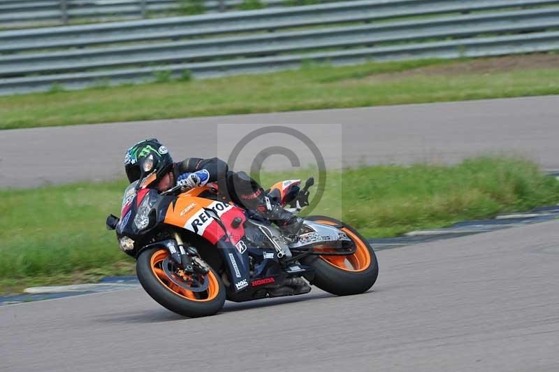 Motorcycle action photographs;Rockingham;Rockingham photographs;Trackday digital images;event digital images;eventdigitalimages;no limits trackday;peter wileman photography;rockingham corby northamptonshire;trackday;trackday photos