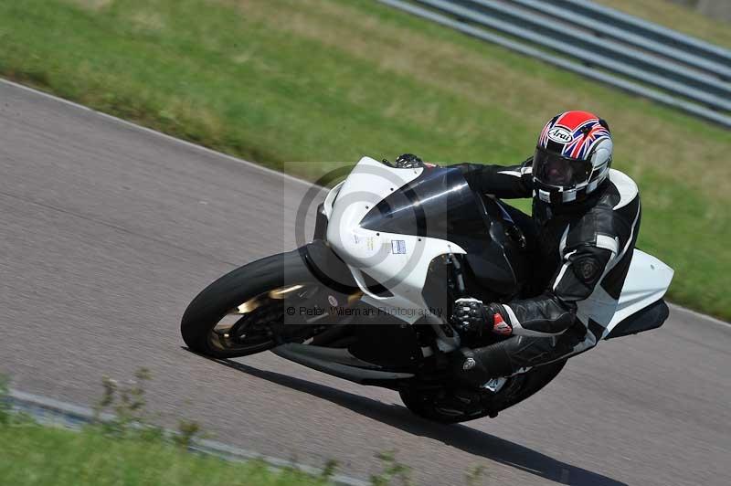 Motorcycle action photographs;Rockingham;Rockingham photographs;Trackday digital images;event digital images;eventdigitalimages;no limits trackday;peter wileman photography;rockingham corby northamptonshire;trackday;trackday photos