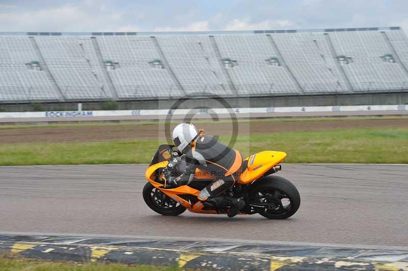 Motorcycle action photographs;Rockingham;Rockingham photographs;Trackday digital images;event digital images;eventdigitalimages;no limits trackday;peter wileman photography;rockingham corby northamptonshire;trackday;trackday photos