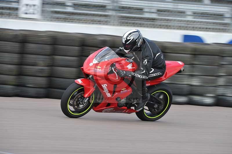 Motorcycle action photographs;Rockingham;Rockingham photographs;Trackday digital images;event digital images;eventdigitalimages;no limits trackday;peter wileman photography;rockingham corby northamptonshire;trackday;trackday photos