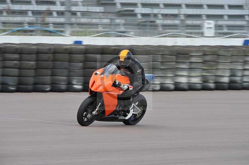 Motorcycle action photographs;Rockingham;Rockingham photographs;Trackday digital images;event digital images;eventdigitalimages;no limits trackday;peter wileman photography;rockingham corby northamptonshire;trackday;trackday photos