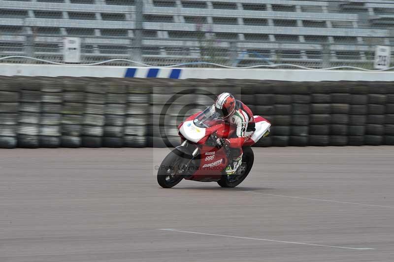 Motorcycle action photographs;Rockingham;Rockingham photographs;Trackday digital images;event digital images;eventdigitalimages;no limits trackday;peter wileman photography;rockingham corby northamptonshire;trackday;trackday photos