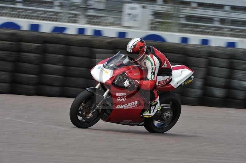 Motorcycle action photographs;Rockingham;Rockingham photographs;Trackday digital images;event digital images;eventdigitalimages;no limits trackday;peter wileman photography;rockingham corby northamptonshire;trackday;trackday photos