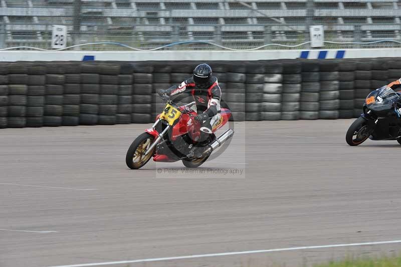 Motorcycle action photographs;Rockingham;Rockingham photographs;Trackday digital images;event digital images;eventdigitalimages;no limits trackday;peter wileman photography;rockingham corby northamptonshire;trackday;trackday photos