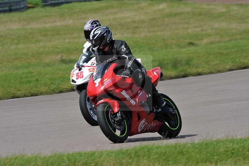 Motorcycle action photographs;Rockingham;Rockingham photographs;Trackday digital images;event digital images;eventdigitalimages;no limits trackday;peter wileman photography;rockingham corby northamptonshire;trackday;trackday photos