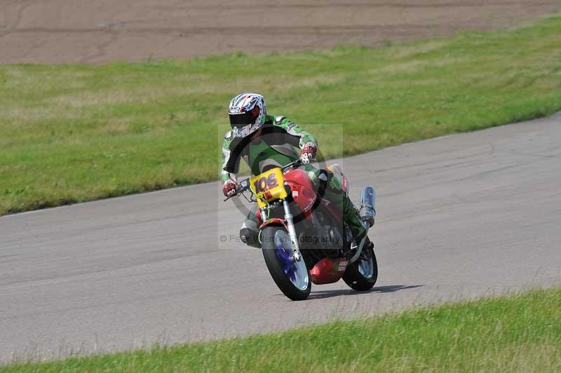 Motorcycle action photographs;Rockingham;Rockingham photographs;Trackday digital images;event digital images;eventdigitalimages;no limits trackday;peter wileman photography;rockingham corby northamptonshire;trackday;trackday photos