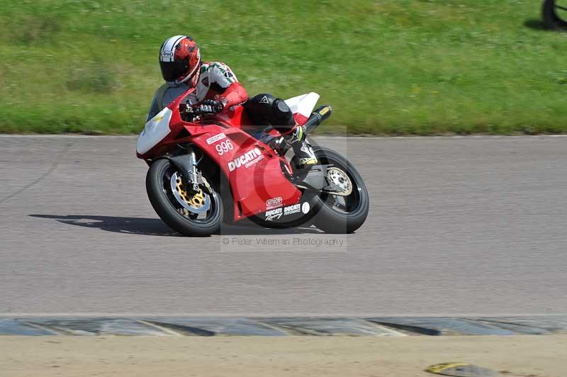 Motorcycle action photographs;Rockingham;Rockingham photographs;Trackday digital images;event digital images;eventdigitalimages;no limits trackday;peter wileman photography;rockingham corby northamptonshire;trackday;trackday photos