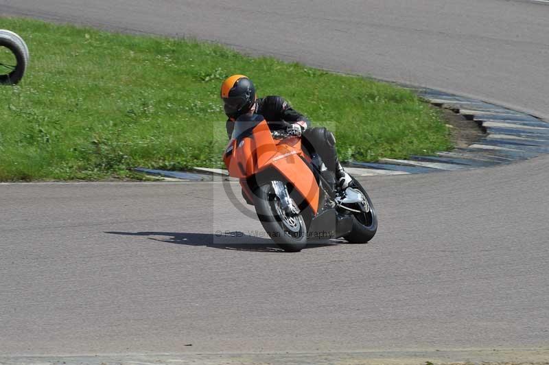 Motorcycle action photographs;Rockingham;Rockingham photographs;Trackday digital images;event digital images;eventdigitalimages;no limits trackday;peter wileman photography;rockingham corby northamptonshire;trackday;trackday photos