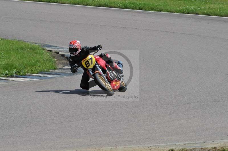 Motorcycle action photographs;Rockingham;Rockingham photographs;Trackday digital images;event digital images;eventdigitalimages;no limits trackday;peter wileman photography;rockingham corby northamptonshire;trackday;trackday photos