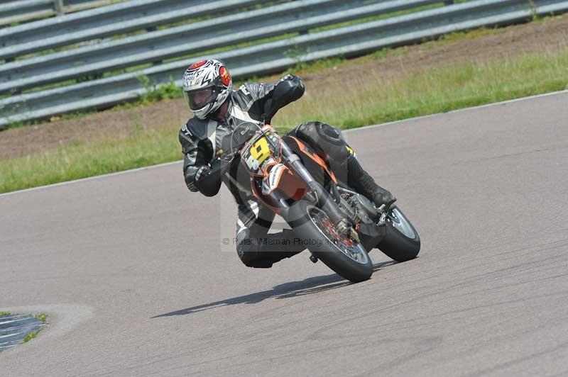 Motorcycle action photographs;Rockingham;Rockingham photographs;Trackday digital images;event digital images;eventdigitalimages;no limits trackday;peter wileman photography;rockingham corby northamptonshire;trackday;trackday photos