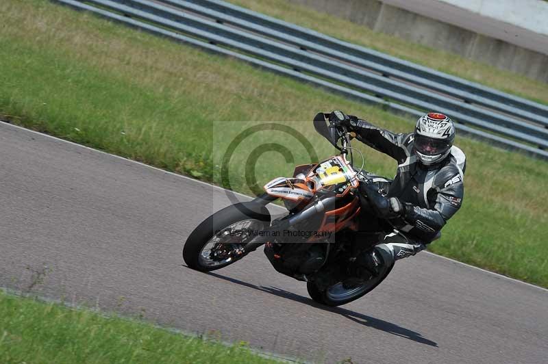 Motorcycle action photographs;Rockingham;Rockingham photographs;Trackday digital images;event digital images;eventdigitalimages;no limits trackday;peter wileman photography;rockingham corby northamptonshire;trackday;trackday photos