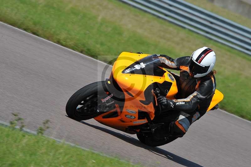 Motorcycle action photographs;Rockingham;Rockingham photographs;Trackday digital images;event digital images;eventdigitalimages;no limits trackday;peter wileman photography;rockingham corby northamptonshire;trackday;trackday photos