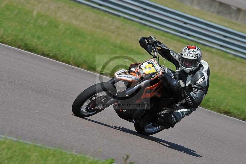 Motorcycle action photographs;Rockingham;Rockingham photographs;Trackday digital images;event digital images;eventdigitalimages;no limits trackday;peter wileman photography;rockingham corby northamptonshire;trackday;trackday photos