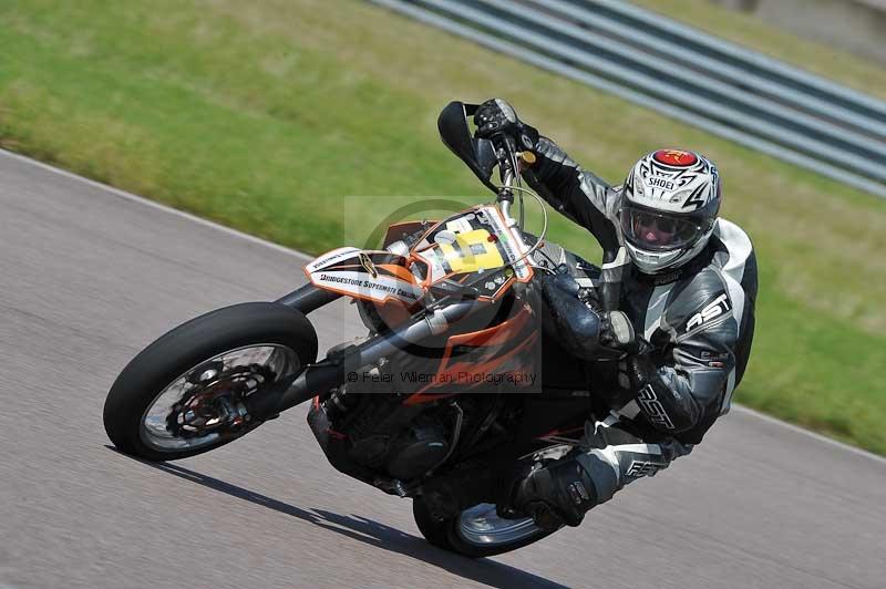 Motorcycle action photographs;Rockingham;Rockingham photographs;Trackday digital images;event digital images;eventdigitalimages;no limits trackday;peter wileman photography;rockingham corby northamptonshire;trackday;trackday photos