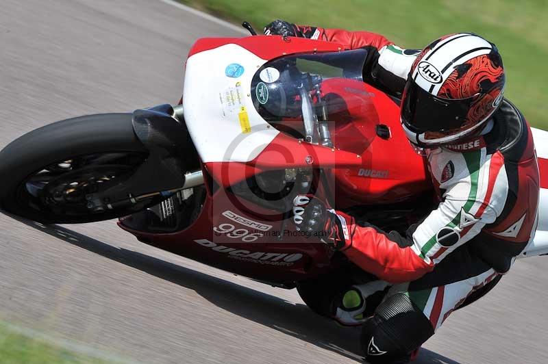 Motorcycle action photographs;Rockingham;Rockingham photographs;Trackday digital images;event digital images;eventdigitalimages;no limits trackday;peter wileman photography;rockingham corby northamptonshire;trackday;trackday photos