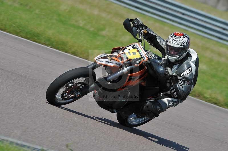 Motorcycle action photographs;Rockingham;Rockingham photographs;Trackday digital images;event digital images;eventdigitalimages;no limits trackday;peter wileman photography;rockingham corby northamptonshire;trackday;trackday photos