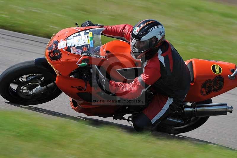 Motorcycle action photographs;Rockingham;Rockingham photographs;Trackday digital images;event digital images;eventdigitalimages;no limits trackday;peter wileman photography;rockingham corby northamptonshire;trackday;trackday photos