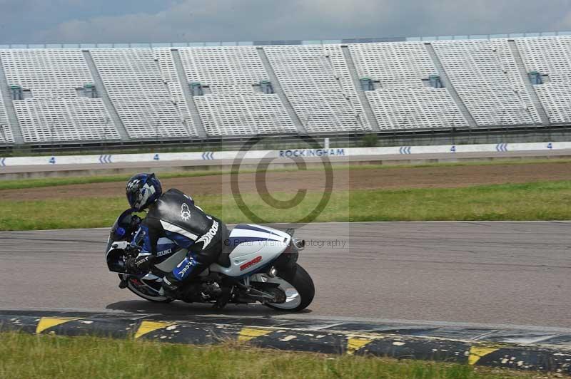 Rockingham no limits trackday;enduro digital images;event digital images;eventdigitalimages;no limits trackdays;peter wileman photography;racing digital images;rockingham raceway northamptonshire;rockingham trackday photographs;trackday digital images;trackday photos