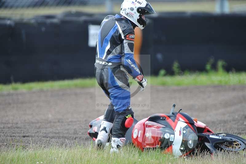 Rockingham no limits trackday;enduro digital images;event digital images;eventdigitalimages;no limits trackdays;peter wileman photography;racing digital images;rockingham raceway northamptonshire;rockingham trackday photographs;trackday digital images;trackday photos