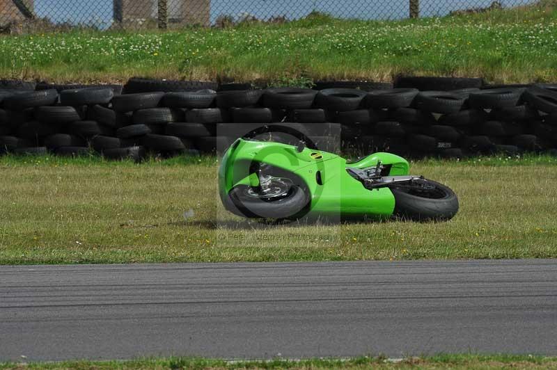 Rockingham no limits trackday;enduro digital images;event digital images;eventdigitalimages;no limits trackdays;peter wileman photography;racing digital images;rockingham raceway northamptonshire;rockingham trackday photographs;trackday digital images;trackday photos