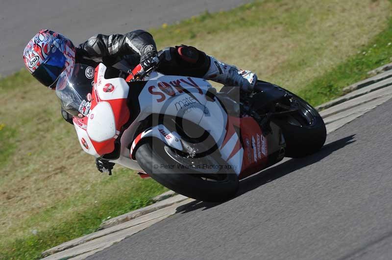 Rockingham no limits trackday;enduro digital images;event digital images;eventdigitalimages;no limits trackdays;peter wileman photography;racing digital images;rockingham raceway northamptonshire;rockingham trackday photographs;trackday digital images;trackday photos