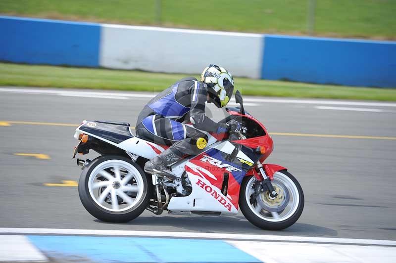 Motorcycle action photographs;donington;donington park leicestershire;donington photographs;event digital images;eventdigitalimages;no limits trackday;peter wileman photography;trackday;trackday digital images;trackday photos