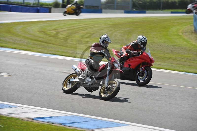 Motorcycle action photographs;donington;donington park leicestershire;donington photographs;event digital images;eventdigitalimages;no limits trackday;peter wileman photography;trackday;trackday digital images;trackday photos