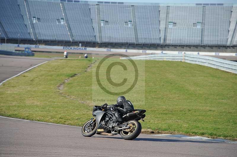 Rockingham no limits trackday;enduro digital images;event digital images;eventdigitalimages;no limits trackdays;peter wileman photography;racing digital images;rockingham raceway northamptonshire;rockingham trackday photographs;trackday digital images;trackday photos