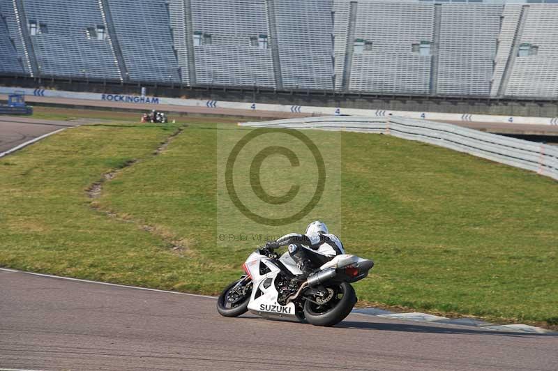 Rockingham no limits trackday;enduro digital images;event digital images;eventdigitalimages;no limits trackdays;peter wileman photography;racing digital images;rockingham raceway northamptonshire;rockingham trackday photographs;trackday digital images;trackday photos