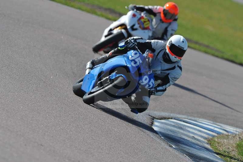 Rockingham no limits trackday;enduro digital images;event digital images;eventdigitalimages;no limits trackdays;peter wileman photography;racing digital images;rockingham raceway northamptonshire;rockingham trackday photographs;trackday digital images;trackday photos