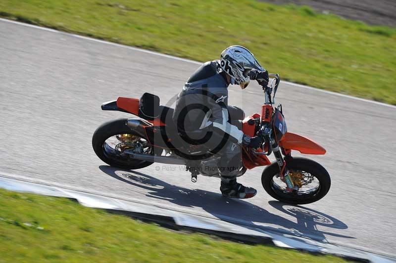 Rockingham no limits trackday;enduro digital images;event digital images;eventdigitalimages;no limits trackdays;peter wileman photography;racing digital images;rockingham raceway northamptonshire;rockingham trackday photographs;trackday digital images;trackday photos