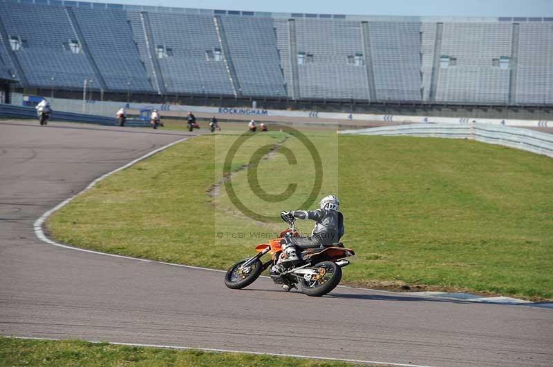 Rockingham no limits trackday;enduro digital images;event digital images;eventdigitalimages;no limits trackdays;peter wileman photography;racing digital images;rockingham raceway northamptonshire;rockingham trackday photographs;trackday digital images;trackday photos