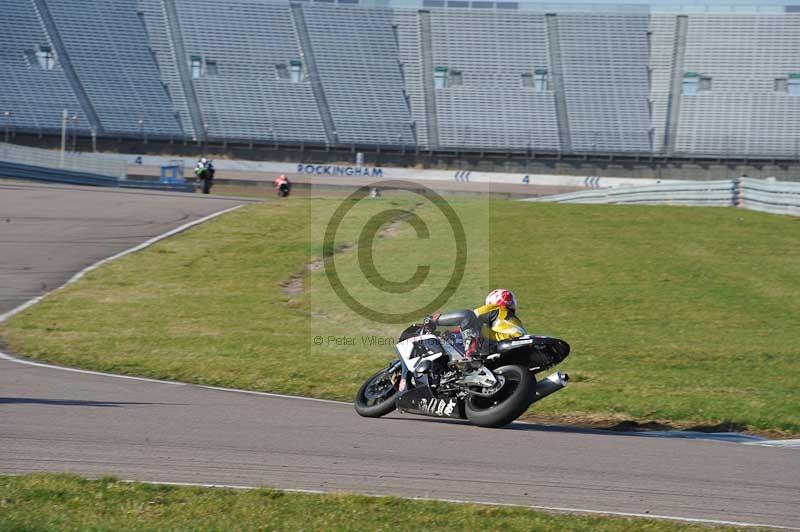 Rockingham no limits trackday;enduro digital images;event digital images;eventdigitalimages;no limits trackdays;peter wileman photography;racing digital images;rockingham raceway northamptonshire;rockingham trackday photographs;trackday digital images;trackday photos