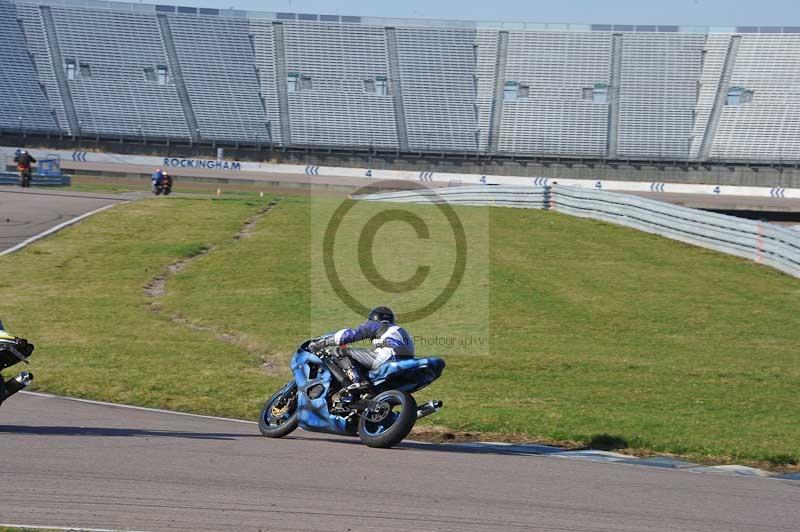 Rockingham no limits trackday;enduro digital images;event digital images;eventdigitalimages;no limits trackdays;peter wileman photography;racing digital images;rockingham raceway northamptonshire;rockingham trackday photographs;trackday digital images;trackday photos