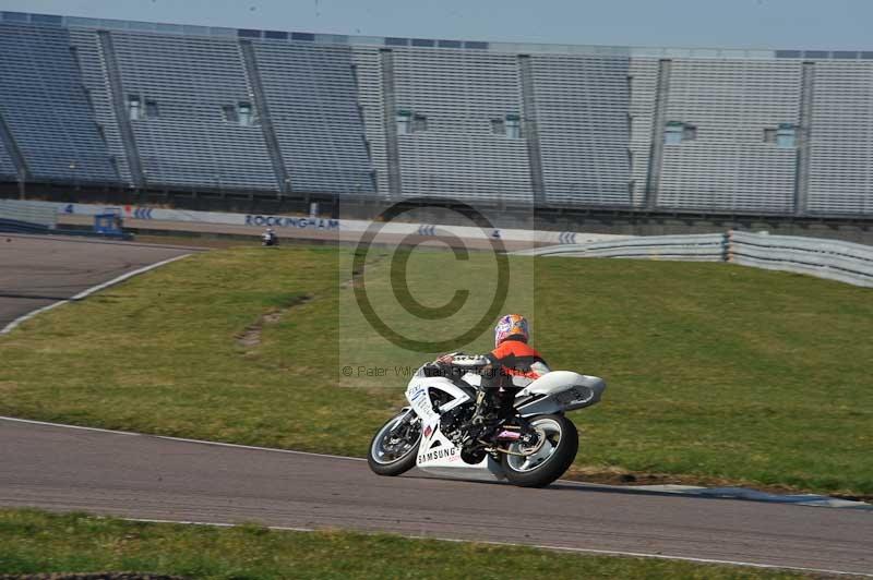 Rockingham no limits trackday;enduro digital images;event digital images;eventdigitalimages;no limits trackdays;peter wileman photography;racing digital images;rockingham raceway northamptonshire;rockingham trackday photographs;trackday digital images;trackday photos