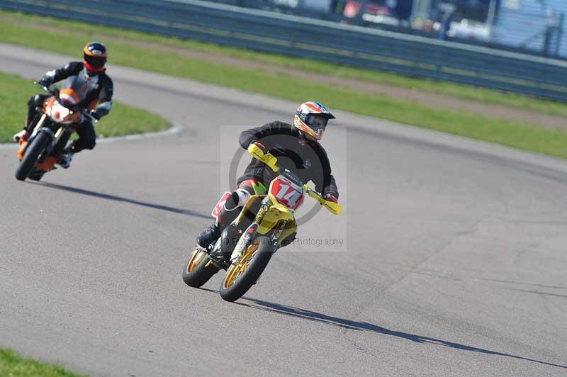 Rockingham no limits trackday;enduro digital images;event digital images;eventdigitalimages;no limits trackdays;peter wileman photography;racing digital images;rockingham raceway northamptonshire;rockingham trackday photographs;trackday digital images;trackday photos