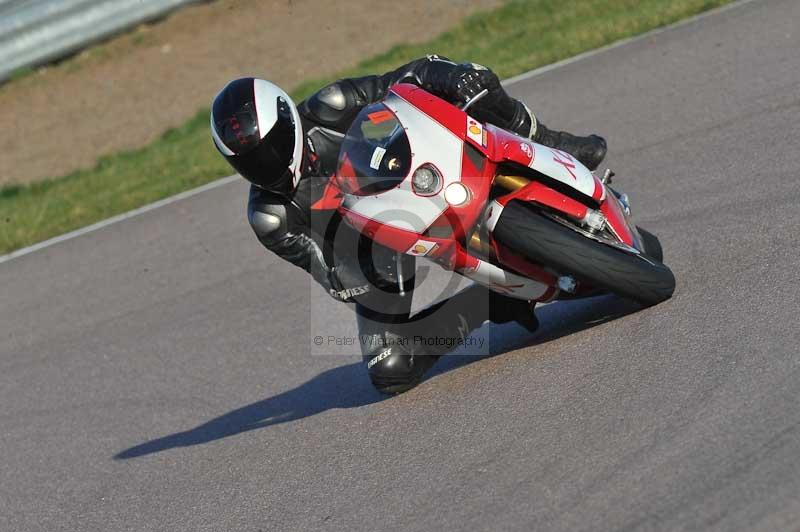 Rockingham no limits trackday;enduro digital images;event digital images;eventdigitalimages;no limits trackdays;peter wileman photography;racing digital images;rockingham raceway northamptonshire;rockingham trackday photographs;trackday digital images;trackday photos