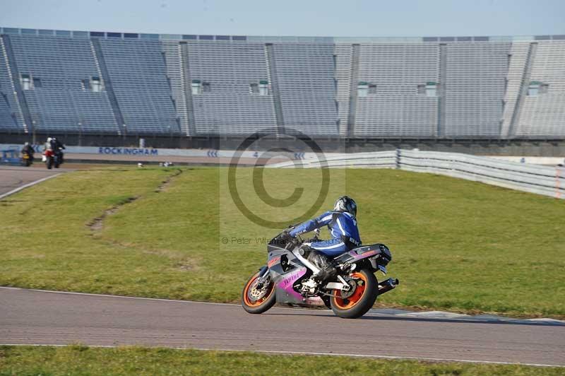 Rockingham no limits trackday;enduro digital images;event digital images;eventdigitalimages;no limits trackdays;peter wileman photography;racing digital images;rockingham raceway northamptonshire;rockingham trackday photographs;trackday digital images;trackday photos