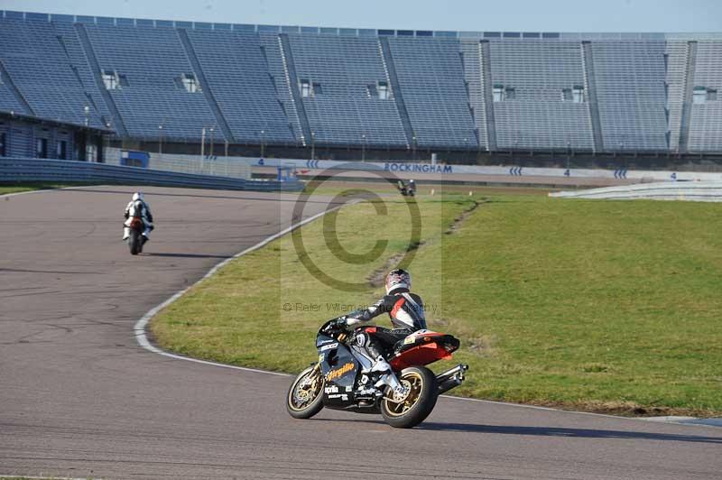 Rockingham no limits trackday;enduro digital images;event digital images;eventdigitalimages;no limits trackdays;peter wileman photography;racing digital images;rockingham raceway northamptonshire;rockingham trackday photographs;trackday digital images;trackday photos