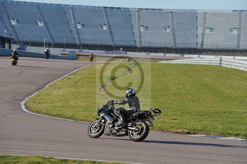 Rockingham no limits trackday;enduro digital images;event digital images;eventdigitalimages;no limits trackdays;peter wileman photography;racing digital images;rockingham raceway northamptonshire;rockingham trackday photographs;trackday digital images;trackday photos