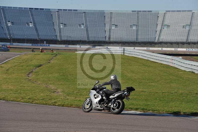 Rockingham no limits trackday;enduro digital images;event digital images;eventdigitalimages;no limits trackdays;peter wileman photography;racing digital images;rockingham raceway northamptonshire;rockingham trackday photographs;trackday digital images;trackday photos