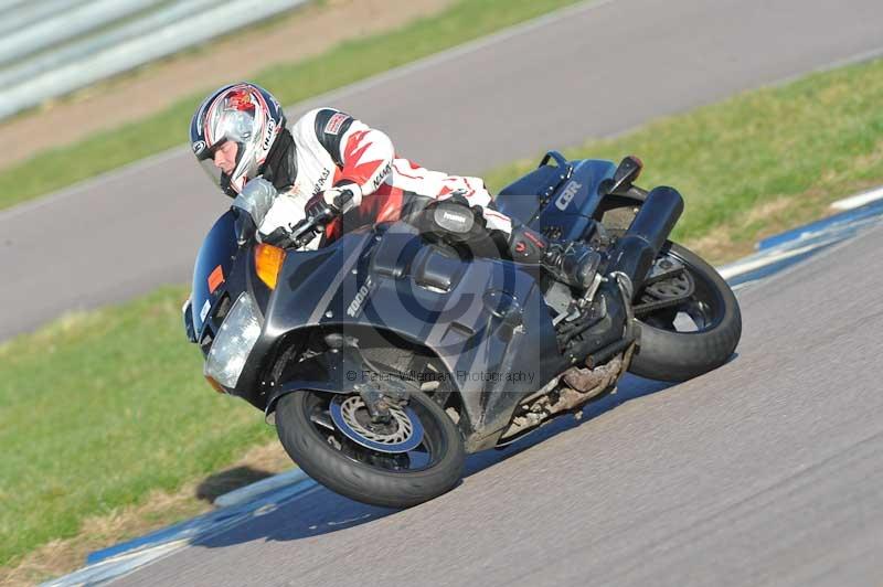 Rockingham no limits trackday;enduro digital images;event digital images;eventdigitalimages;no limits trackdays;peter wileman photography;racing digital images;rockingham raceway northamptonshire;rockingham trackday photographs;trackday digital images;trackday photos