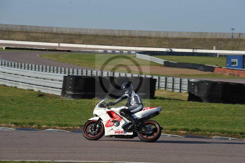 Rockingham no limits trackday;enduro digital images;event digital images;eventdigitalimages;no limits trackdays;peter wileman photography;racing digital images;rockingham raceway northamptonshire;rockingham trackday photographs;trackday digital images;trackday photos