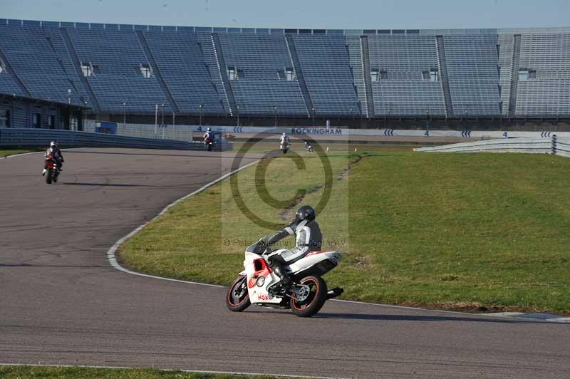 Rockingham no limits trackday;enduro digital images;event digital images;eventdigitalimages;no limits trackdays;peter wileman photography;racing digital images;rockingham raceway northamptonshire;rockingham trackday photographs;trackday digital images;trackday photos