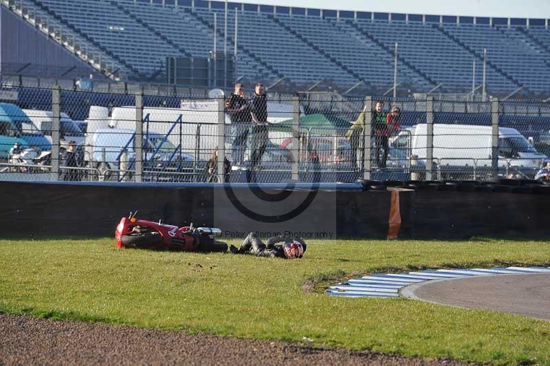 Rockingham no limits trackday;enduro digital images;event digital images;eventdigitalimages;no limits trackdays;peter wileman photography;racing digital images;rockingham raceway northamptonshire;rockingham trackday photographs;trackday digital images;trackday photos