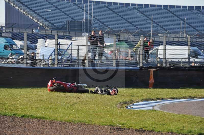 Rockingham no limits trackday;enduro digital images;event digital images;eventdigitalimages;no limits trackdays;peter wileman photography;racing digital images;rockingham raceway northamptonshire;rockingham trackday photographs;trackday digital images;trackday photos