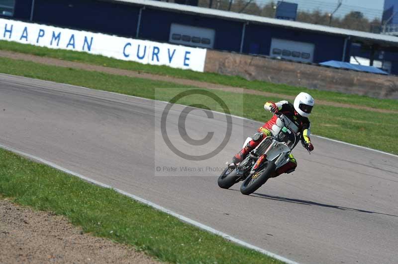 Rockingham no limits trackday;enduro digital images;event digital images;eventdigitalimages;no limits trackdays;peter wileman photography;racing digital images;rockingham raceway northamptonshire;rockingham trackday photographs;trackday digital images;trackday photos