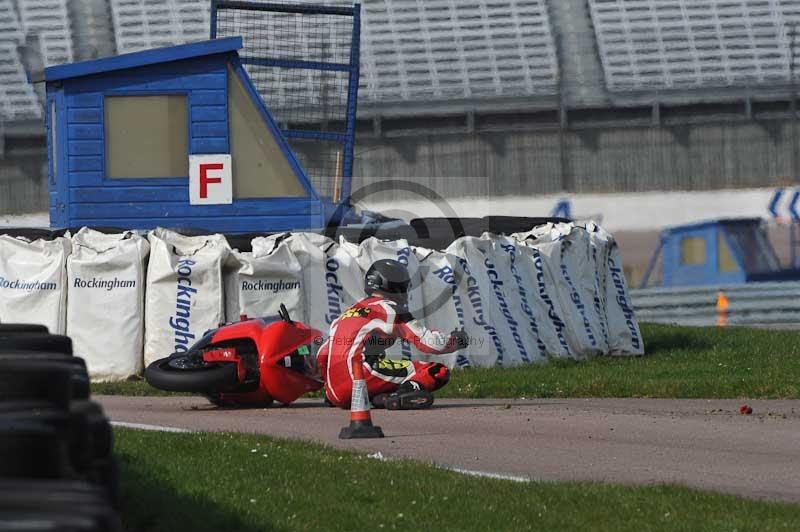 Rockingham no limits trackday;enduro digital images;event digital images;eventdigitalimages;no limits trackdays;peter wileman photography;racing digital images;rockingham raceway northamptonshire;rockingham trackday photographs;trackday digital images;trackday photos